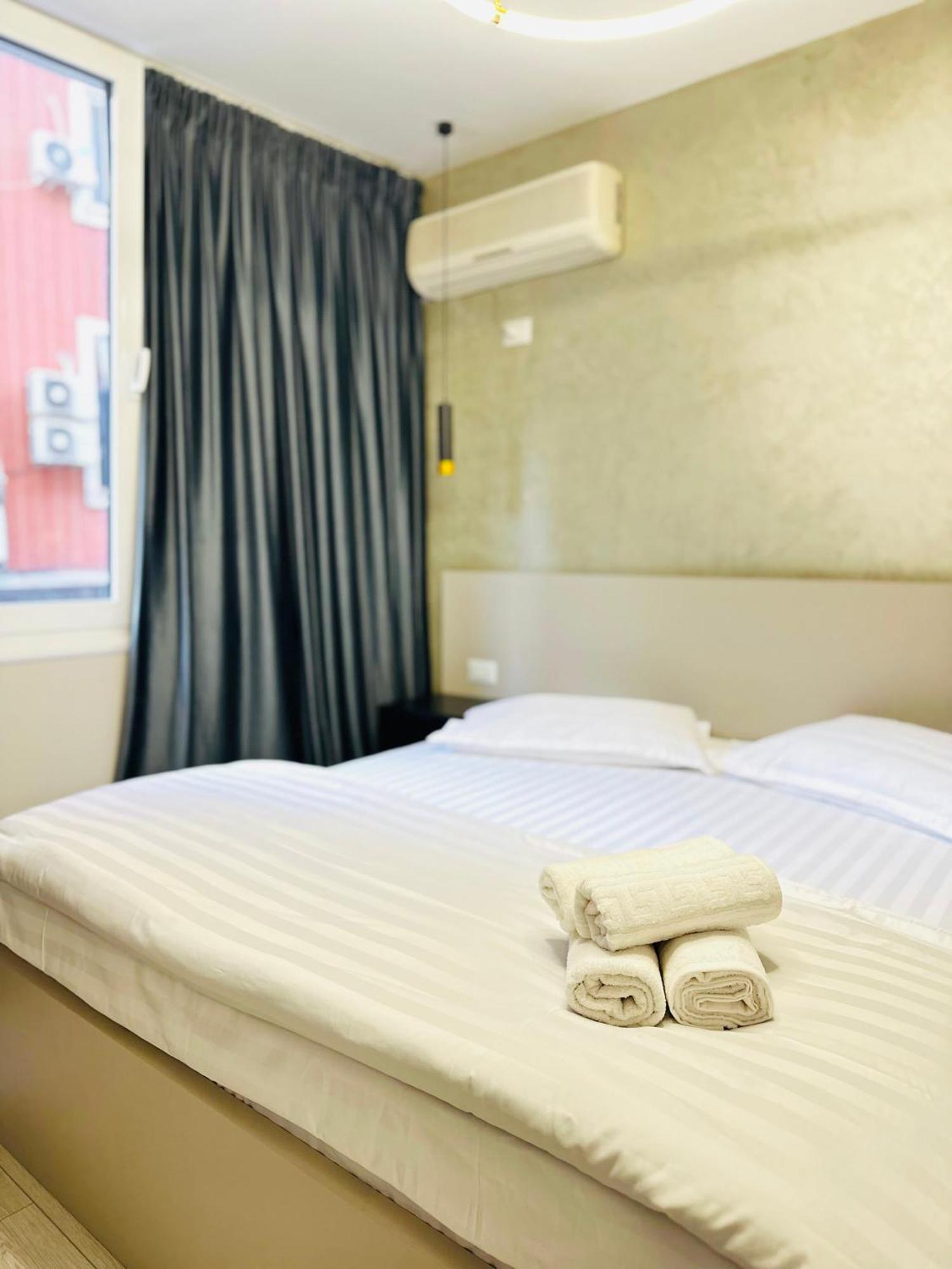 Apartment Luxurious - Self Check-in Tirana